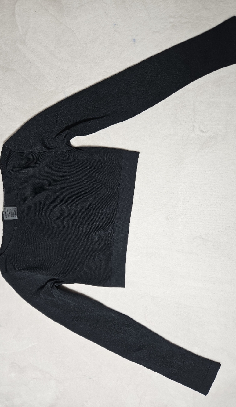 Lavarice Black Cropped Knit Top